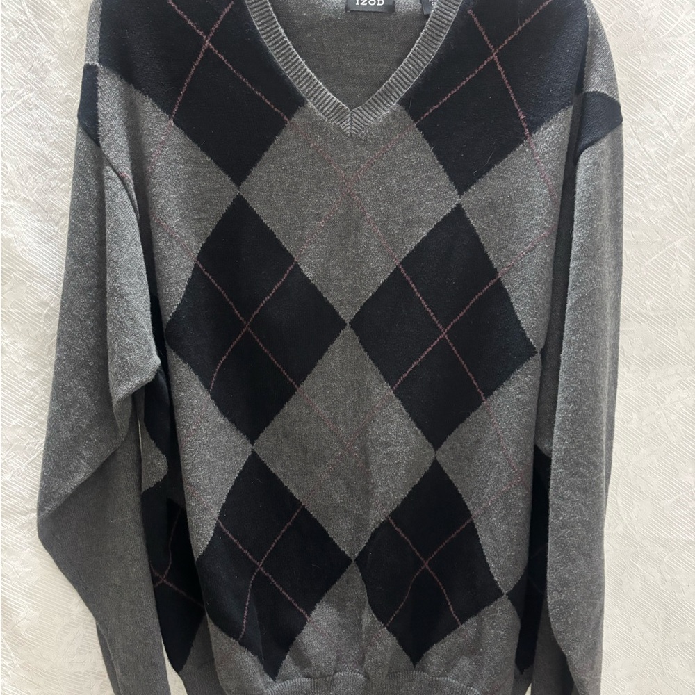 Izod Men's V-Neck Argyle Sweater - Gray and Black